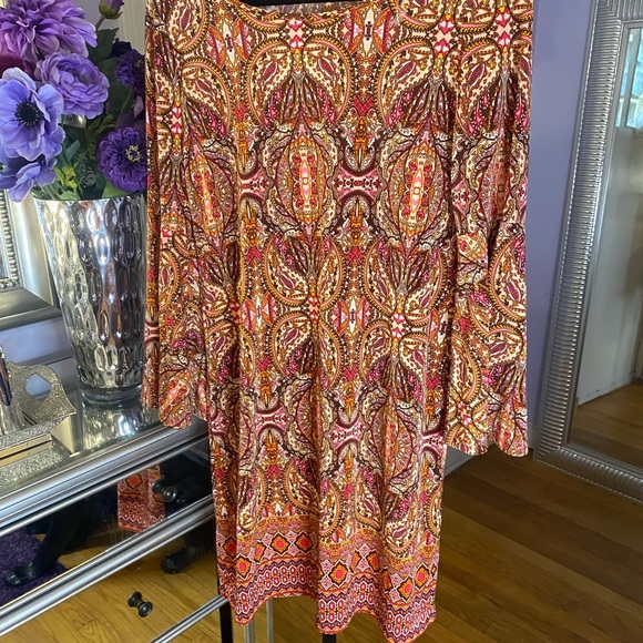 Mosaic print flared sleeve dress - Picture 8 of 8